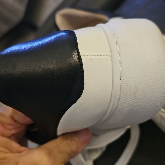 Vaneli White and Black Womens Leather Sneakers. 9.5 - Picture 3 of 12